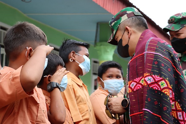Pangdam I/BB Bersama Kapoldasu Tinjau Vaksinasi Covid-19 untuk Anak