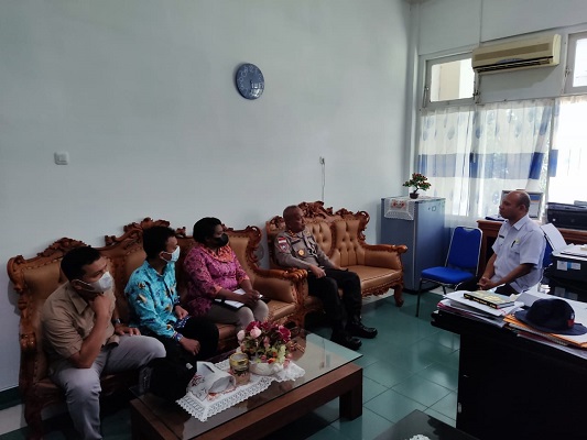 Satgas Binmas Noken Ops Damai Cartenz Mendatangi Kepala Bidang Perkebunan Dinas Pertanian dan Pangan