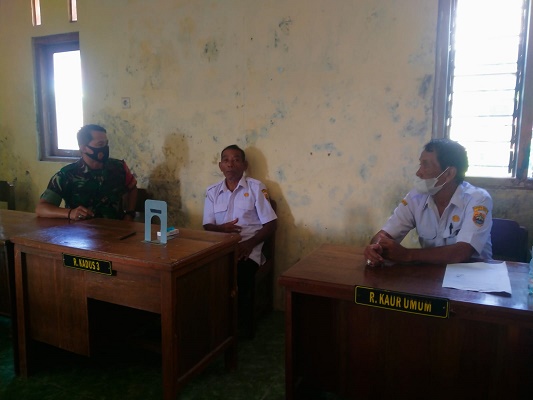 Sebagai Bentuk Peran Aktif, Babinsa Bukuran Laksanakan Komsos dengan Perangkat Desa