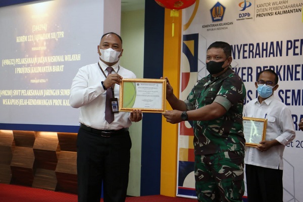 Tunjukkan Kinerja Terbaik, Tiga Satuan Jajaran Kodam Xll/Tpr Menerima Penghargaan dari DJPb Kalbar
