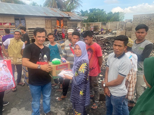Bane Raja Manalu Bagikan Sembako dan Pakaian kepada 66 Korban Kebakaran di Asahan