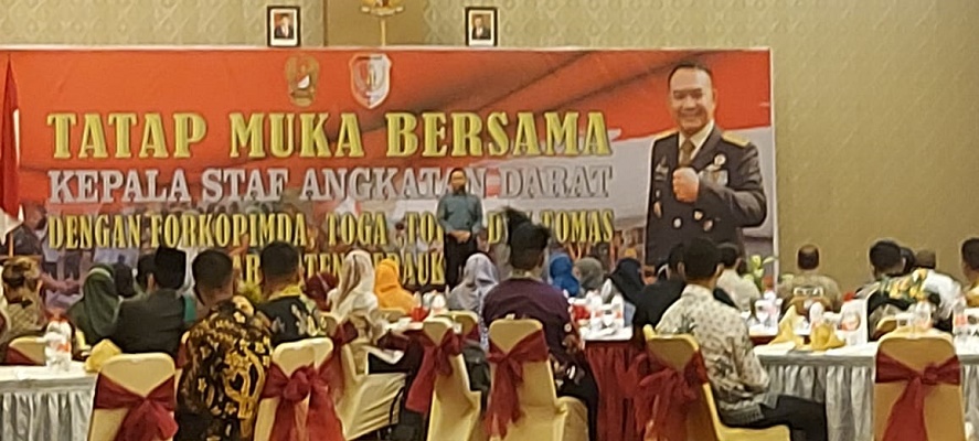 Danrem 174/ATW Mendampingi Pangdam XVII/Cenderawasih Beserta Forkopimda Menyambut Kasad Beserta Rombongan