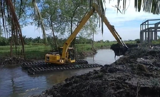 Dinas PU Kota Medan Melakukan Pembersihan Parit AMD dan MUDP untuk Mengatasi Permasalahan Banjir
