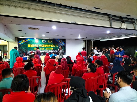 Kodim Solo Menggencarkan Vaksinasi Covid-19 di Malam Bulan Ramadhan di Surakarta