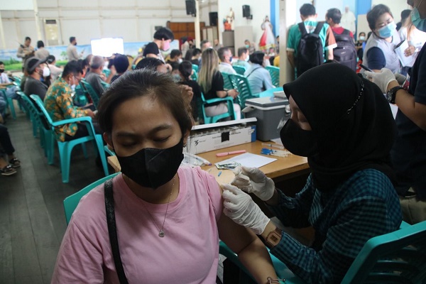 Polda Kalbar Gencarkan Vaksinasi di 6 Titik Berbeda Selama 2 Hari dengan Menargetkan 590 Orang