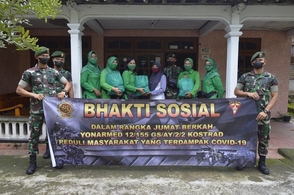 Ramadhan Penuh Berkah, Yonarmed 12 Kostrad Blusukan ke Rumah Warga yang Butuh Bantuan