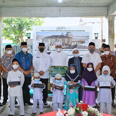 Safari Ramadhan, Pemko Medan Menyantuni Anak Yatim Piatu dan Berikan Bantuan ke Masjid Al Khairiyah