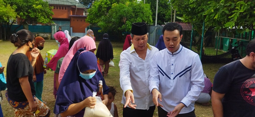 Sambut Idul Fitri 1443 H, Ketua Partai Golkar dan Ketua Fraksi PG DPRD Medan Membagikan Sebanyak 400 Bingkisan Lebaran