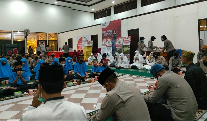 Silahturahmi Kapolres Bersama Staf dan Bhayangkari Kubu Raya Bersama Anak Yatim Piatu Hidayatullah