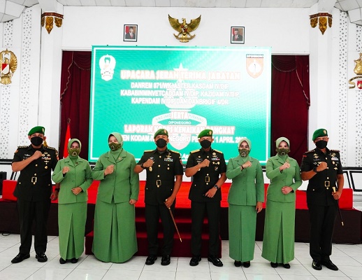 Tongkat Komando Wijayakusuma Diserahterimakan