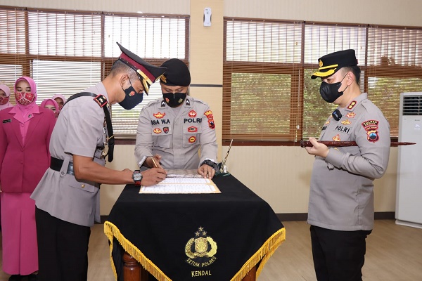 AKBP Yuniar Ariefianto Memimpin Sertijab Sejumlah PJU Polres Kendal