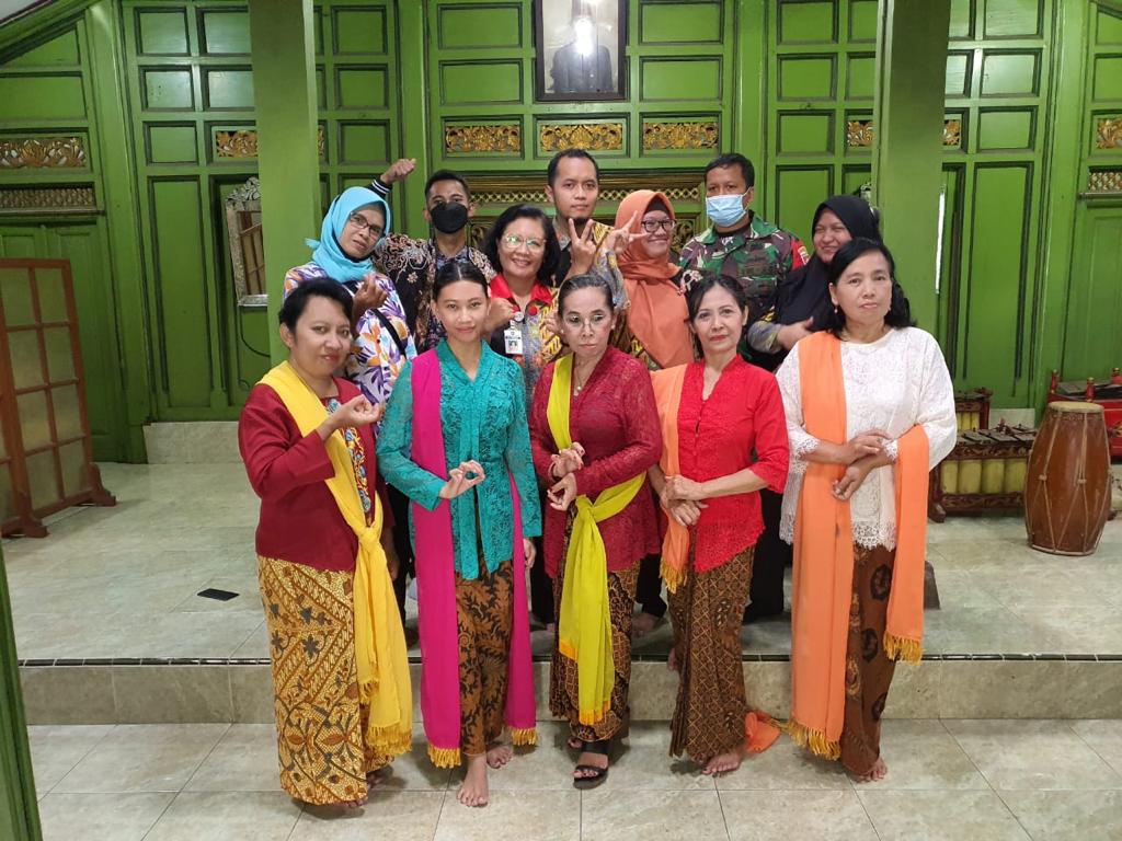 Babinsa, Lurah dan Pokmas Kemlayan Ikut Promosikan UMKM Lewat TV Indosiar