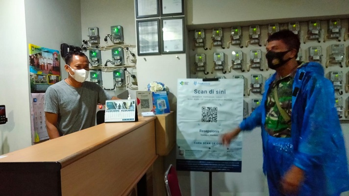 Hujan Bukan Halangan untuk Piket Koramil 03/Serengan Patroli Bersama Linmas