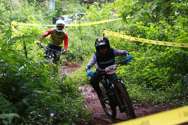 Untuk Memperkuat Kelestarian Alam dan Budaya Lokal dalam Kejuaraan Downhill