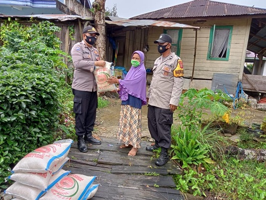Bansos dalam Rangka Penerapan PPKM Level 1 Terhadap Masyarakat Terdampak Covid-19 di Wilayah Hukum Polres Kukar