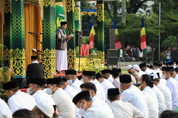 Bobby Nasution Shalat Idul Fitri di Lapangan Merdeka, Momentum Hari Kemenangan Diharapkan Jadikan Diri kembali Fitri