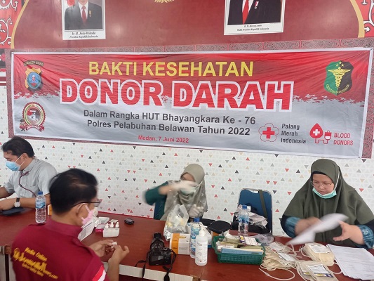 Giat Donor Darah Bersama Wartawan Polres Pelabuhan dalam Menyambut HUT Bhayangkara ke-76