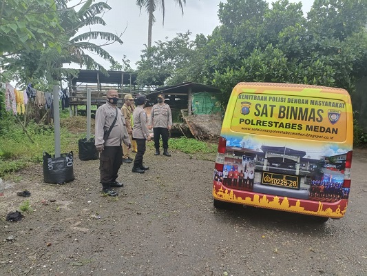 Bantu Tangani Wabah PMK, Polsek Tuntungan Bersama Satbinmas Polrestabes Medan Cek Peternakan Sapi