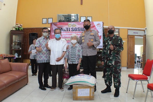 Penyerahan Keputusan Wali Kota Sukabumi Tentang Sukabumi Kota Polisi