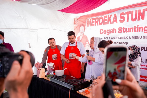 Bobby Nasution Masak Menu Sehat Mencegah Stunting dari Buku Resep Megawati Soekarno Putri