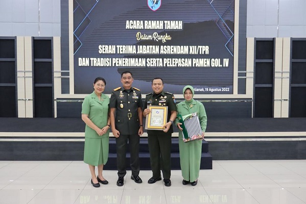 Pangdam XII/Tpr Memimpin Sertijab Asrendam dan Tradisi Penerimaan Pamen Gol. IV