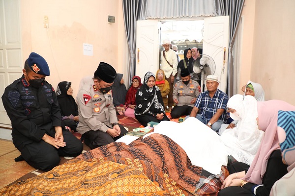 Ayah Mertua Wasekjend PBNU Meninggal Dunia, Kapolda Sumut Melayat ke Rumah Duka