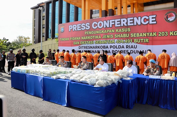 Sejarah Baru Polda Riau Ungkap Kasus Narkoba Mengamankan 203 Kg Sabu dan 404.491 Butir Ekstasi