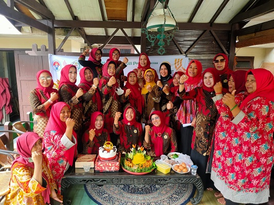 P2P Sumut Rayakan Syukuran dengan Pemotongan Nasi Tumpeng