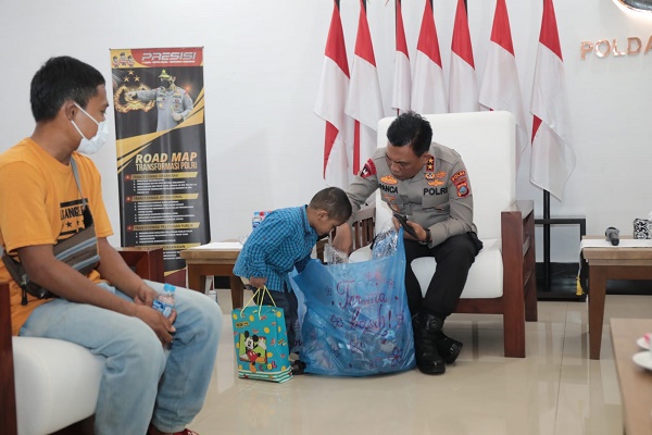 Al Faqih Bocah 4 Tahun Gembira Beserta Kapolda Sumut