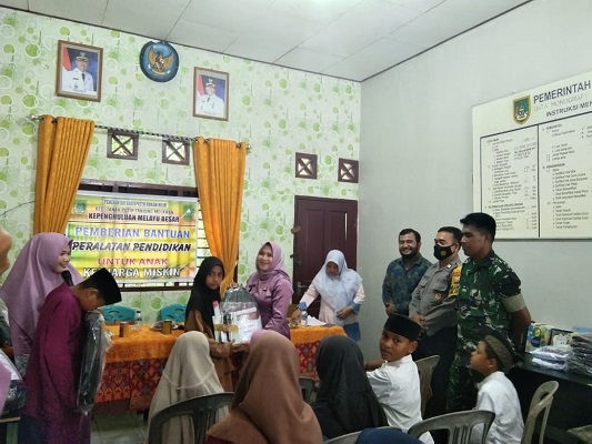Kegiatan Salurkan Bantuan buat 30 Anak Kurang Mampu Dilaksanakan oleh PJ Penghulu Melayu Kec TPTM
