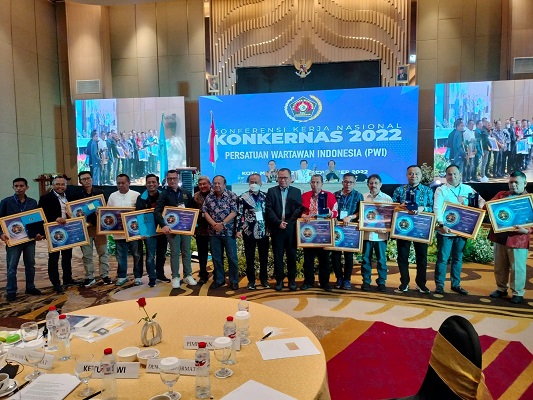 PWI Sumut Terima Penghargaan PWI 2022