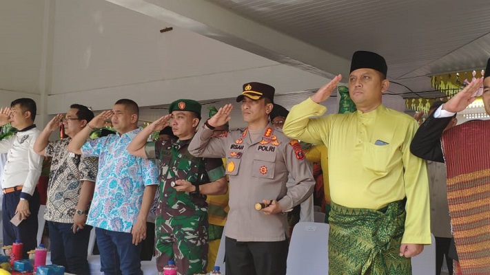 Upacara Peringatan Hari Guru Nasional ke-77 Dihadiri Kapolresta Deli Serdang di Alun-Alun Pemkab Deli Serdang