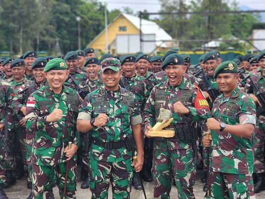 Dandim 1710Mimika Memimpin Upacara Pelepasan Satgas Satuan Organik Yonif R 301PKS Kolakops Korem 173PVB