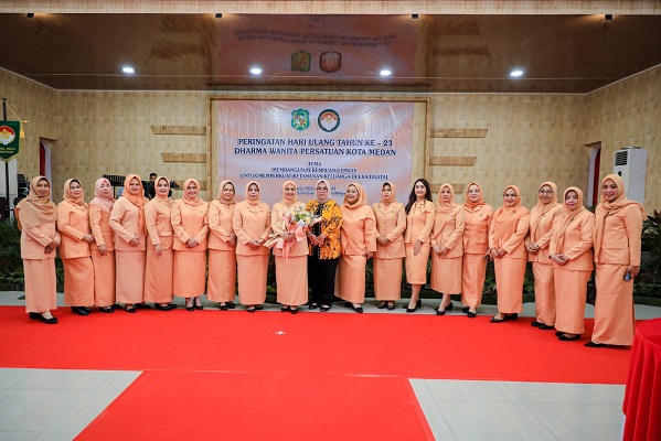 Fashion Show Multietnis Meriahkan Peringatan HUT ke-23 Dharma Wanita Persatuan Kota Medan