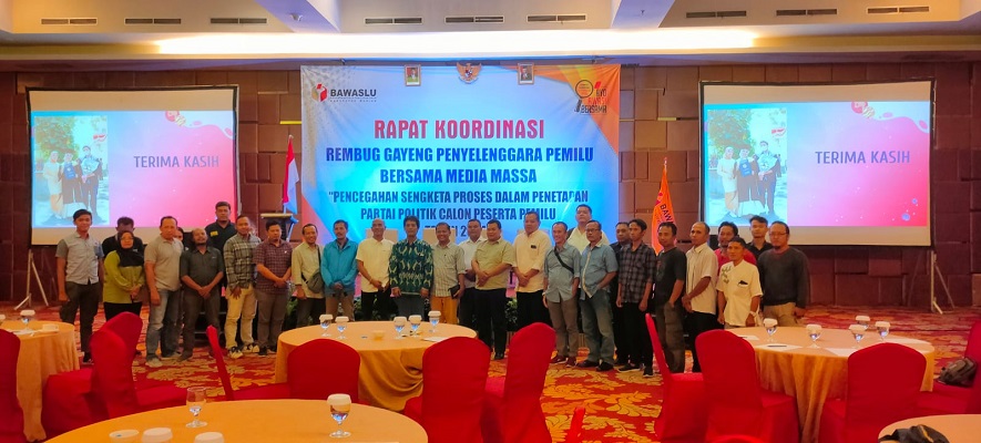 Media Massa Sebagai Guru Politik, Juga Sumber Kegaduhan Publik