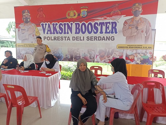 Polresta Deli Serdang Kembali Gelar Vaksinasi Booster untuk Masyarakat Umum