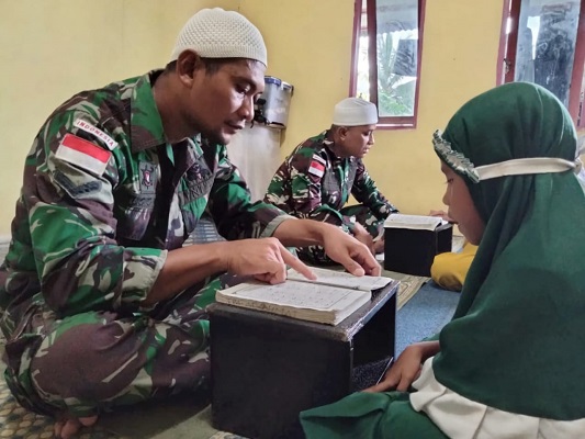 Satgas Yonarmed 1 Kostrad Menanamkan Nilai-Nilai Keagamaan Sejak Dini di Daerah Penugasan