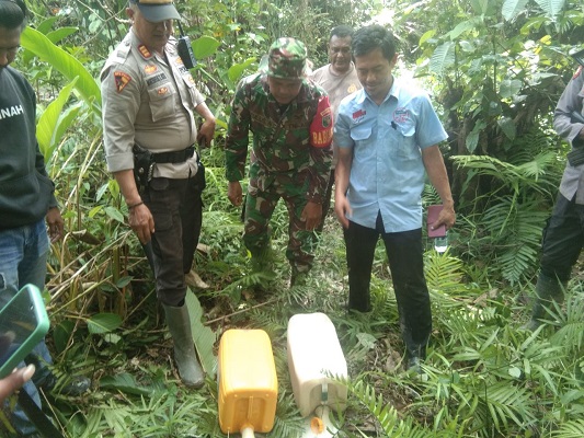 Sinergitas Aparat TNI-Polri dan Distrik Mimika Timur dalam Pemberantasan Miras Guna Selamatkan Generasi Muda