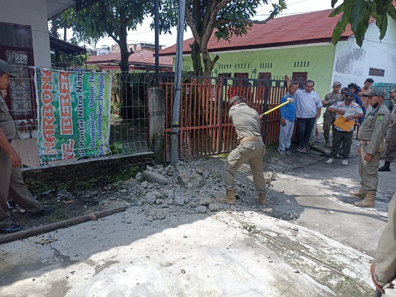 Tembok Pagar di Gang Padi Dibongkar Satpol PP, Ini Tanggapan Dewan
