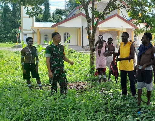 Babinsa Koramil 1710-07Mapurujaya Komsos Bersama Warga Binaan