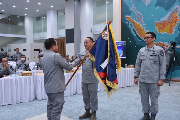 Kepala Bakamla RI Berikan Penghargaan Bintara, KN dan Stasiun Bakamla Teladan 