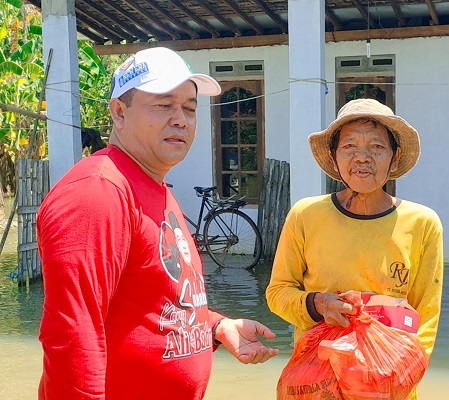 Peduli Korban Banjir, PDI Perjuangan Membagikan Ribuan Sembako