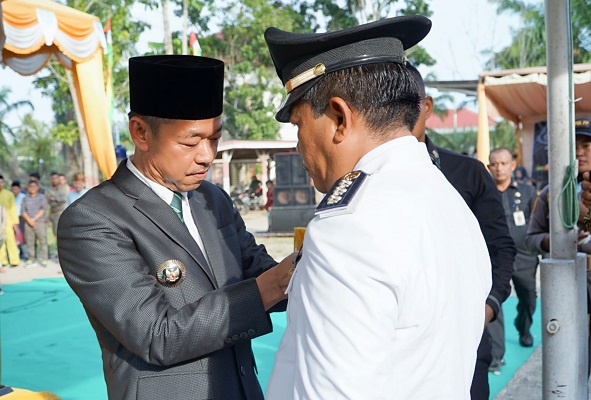 Bupati Rohil Melantik H Sukirman Camat Rimba Melintang