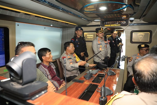Mobile Command Center Korps Brimob Polri Mendukung Polda Sumut