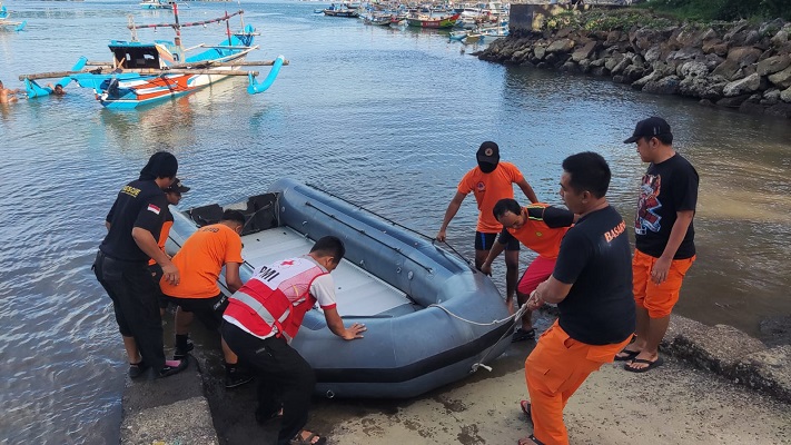 Mumpung Cuaca Cerah, 16 Perahu Nelayan Turut Mencari Sahidin di Pesisir Pacitan