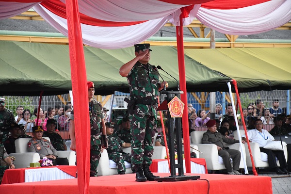 Panglima TNI Memberangkatkan Sebanyak 900 Prajurit Yonif Raider Khusus 115ML dan Yonif 125SMB ke Papua