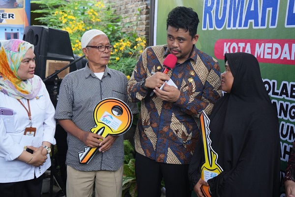 Serahkan Kunci Rumah Secara Simbolis, Warga Sampaikan Ucapan Terimakasih kepada Wali Kota Medan