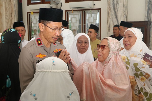 Wakapolda Sumut Mendengarkan Curhat Ibu-ibu Jamaah di Safari Subuh