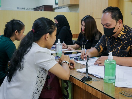 Antusias Masyarakat Urus Adminduk Pasca Libur Idul Fitri, Disdukcapil Kota Medan Tetap Berikan Pelayanan Maks