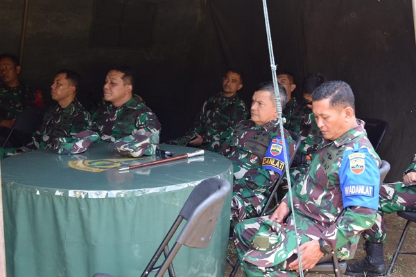 Pangdam IBB Meninjau Latihan Perang Hutan Yonif 122TS